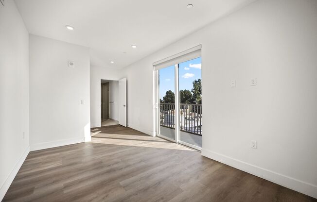 3 beds, 3 baths, 938 sqft, $3,651.43, Unit 504