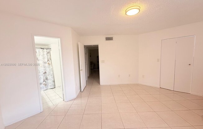 9443 FONTAINEBLEAU BLVD