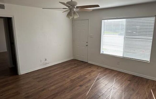 Cozy 2 bedroom front unit home in SW Bakersfield