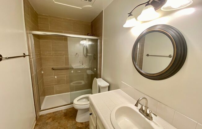 $1,635 Millbrook & Shaw, 2 Bedroom Condo - Alamos #A, Fresno