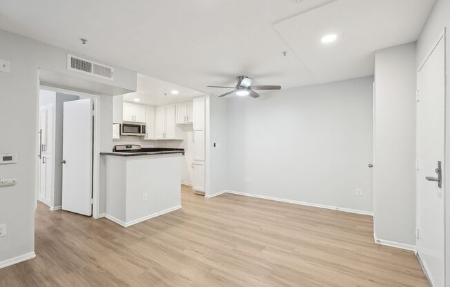 1 bed, 1 bath, 700 sqft, $1,748, Unit 114