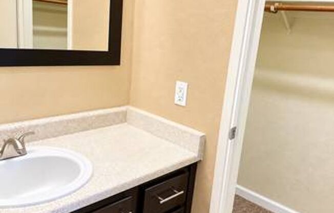 2 beds, 1 bath, 850 sqft, $1,695, Unit 233
