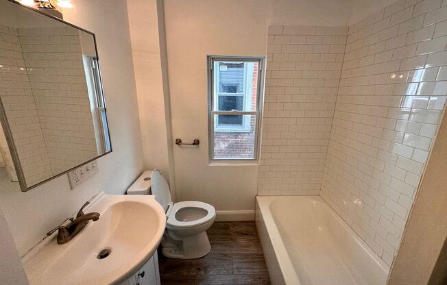 3 beds, 1 bath, 1,000 sqft, $1,400, Unit Unit 2