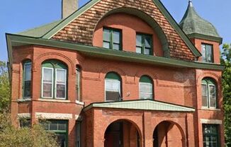904-906 Burr St