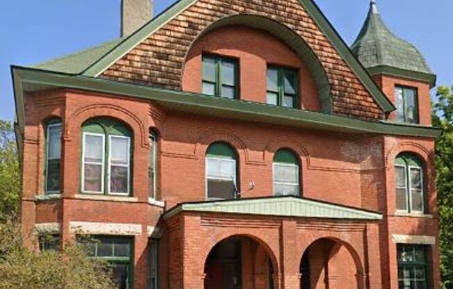 904-906 Burr St