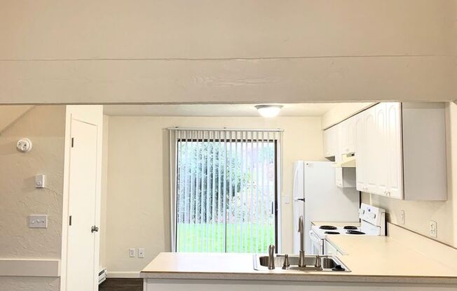 2 beds, 1 bath, 820 sqft, $1,550, Unit 1522D