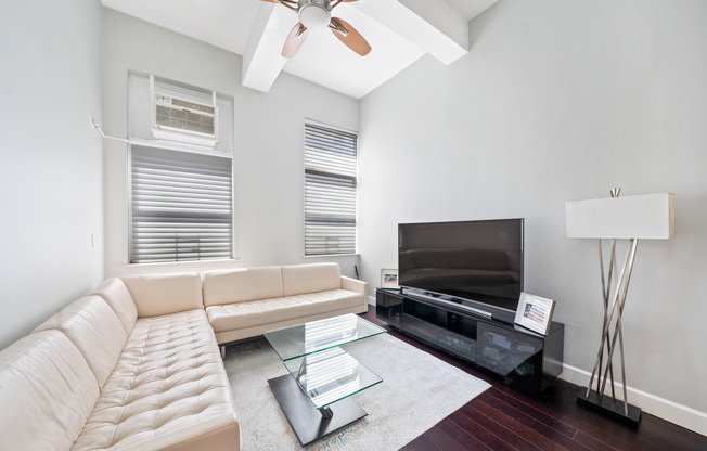 2 beds, 1 bath, 1,000 sqft, $5,800, Unit 4L