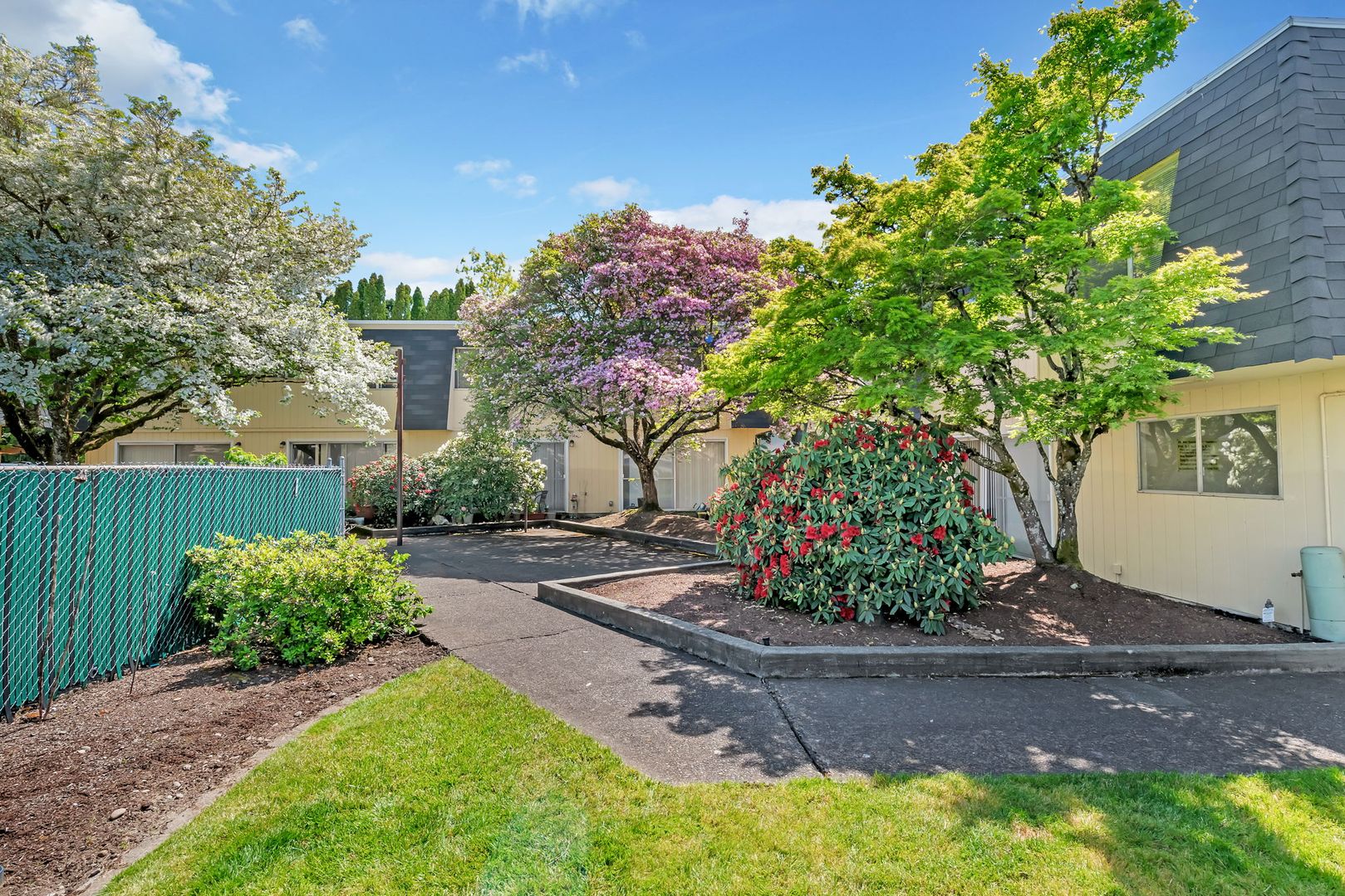 Villa Chateau Apartments