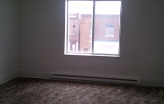 2 beds, 1 bath, 800 sqft, $700, Unit A