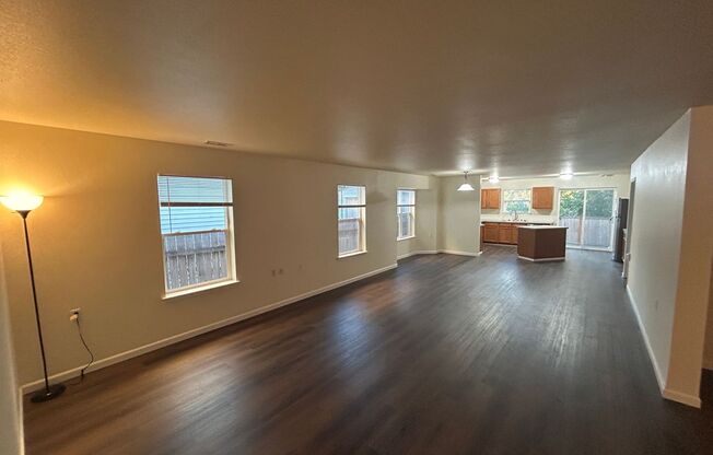 3 Bed, 2 Bath Single-Story House w/2-car garage in Auburn's Lea Hill Neighborhood, $3,055/mo
