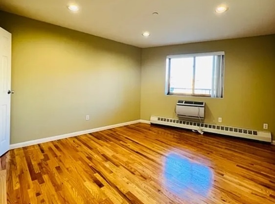 1 bed, 1 bath, $2,500, Unit 5-E