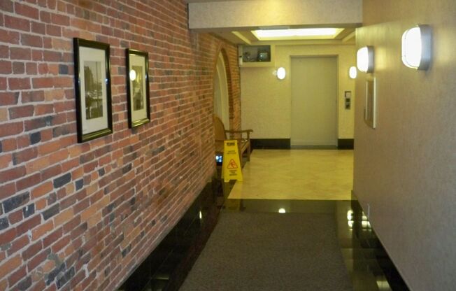 Gorgeous Canton Shipyard Studio w/ AC & Parking! Available 7/15
