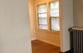 Studio, 1 bath, 500 sqft, $1,295, Unit 10