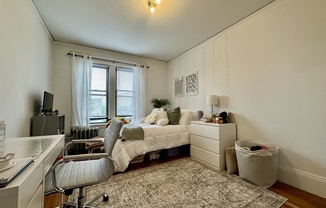 3 beds, 1 bath, 1,000 sqft, $5,500, Unit 14