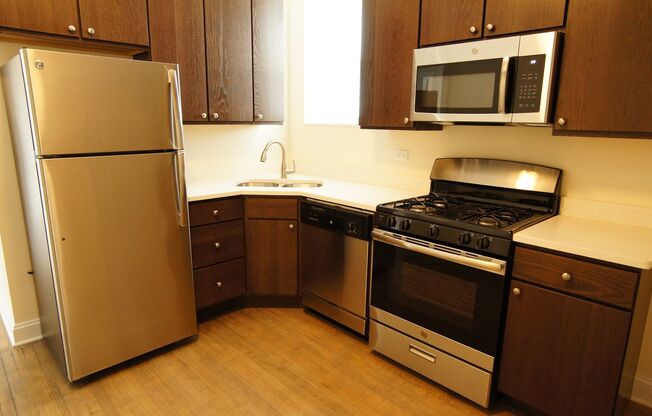 2 beds, 1 bath, 975 sqft, $2,495, Unit 2F