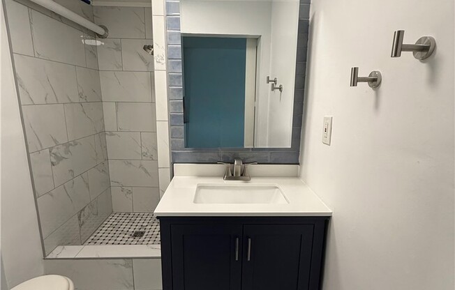 1303 N BEVERLY GLN BLVD