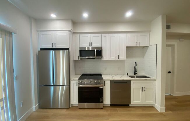 2 beds, 1 bath, 868 sqft, $2,950, Unit 401