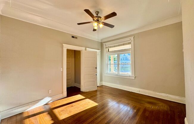 2 beds, 1 bath, 700 sqft, $1,200, Unit Unit 2