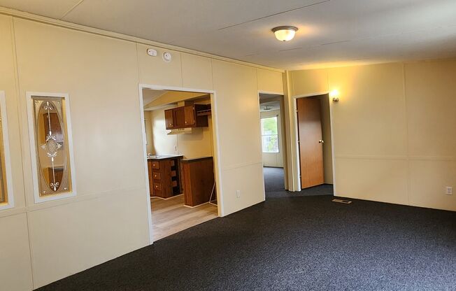 3 beds, 2 baths, $1,200, Unit Double Wide