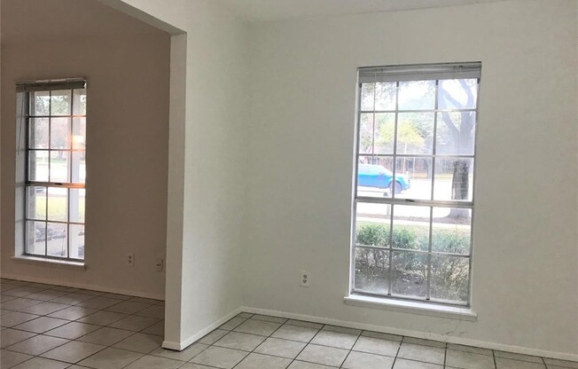 1502 W SPG CRK PKWY