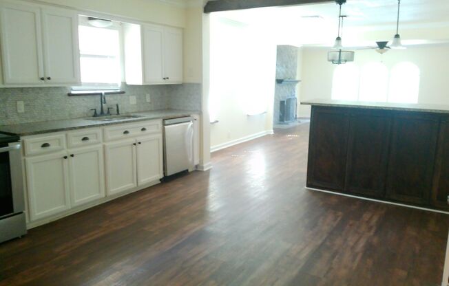 533 Naples - 4/Bed 2/Bath - $2295/month