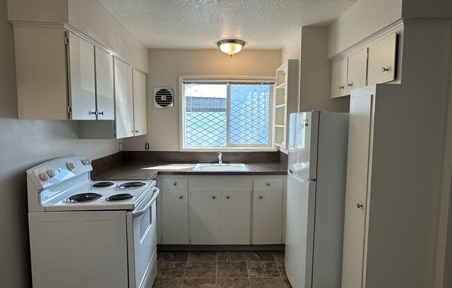 2 beds, 1 bath, 800 sqft, $1,295