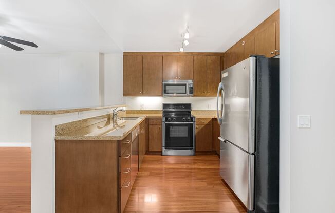 1 bed, 1 bath, $3,200, Unit UNIT 206