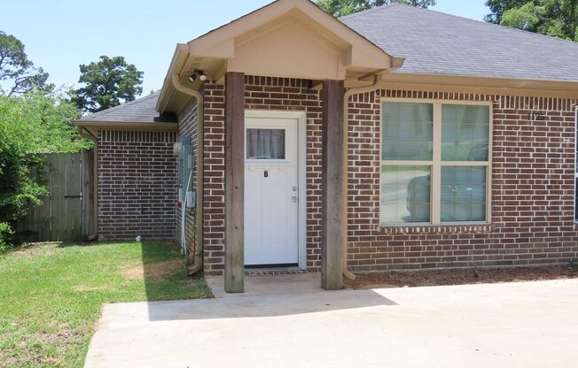 Beautiful 2 Bedroom, 2 Bath Duplex Near Tyler's Hospital District!