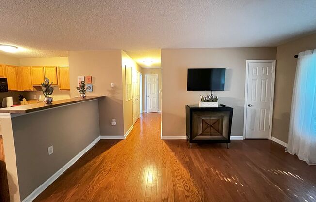 2 beds, 2 baths, $1,400, Unit UNIT 202