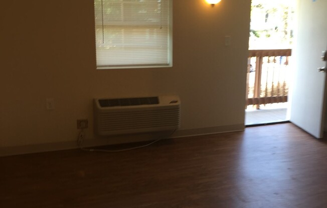 1 bed, 1 bath, 460 sqft, $850, Unit 1C