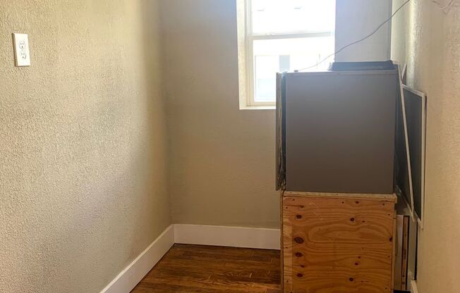 Studio, 1 bath, 450 sqft, $650, Unit 104