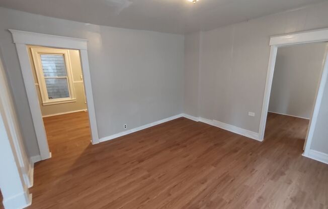 3 beds, 1 bath, $1,300, Unit 2