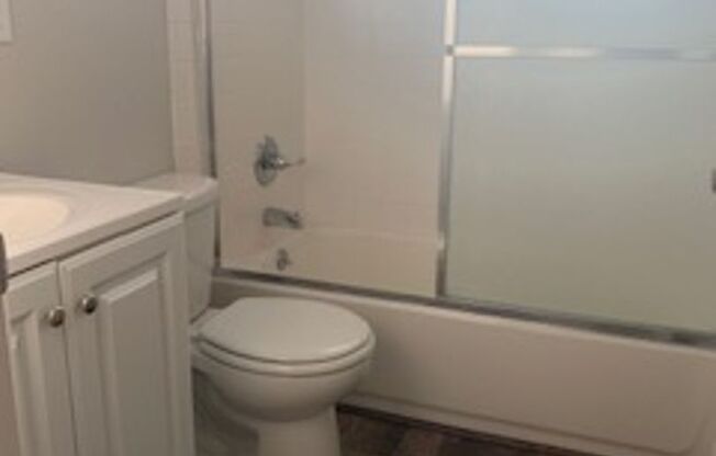 2 beds, 1 bath, 530 sqft, $2,695, Unit 032