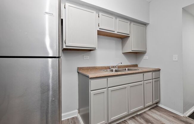 2 beds, 1 bath, 1,000 sqft, $1,553.75, Unit 4242 - 2E
