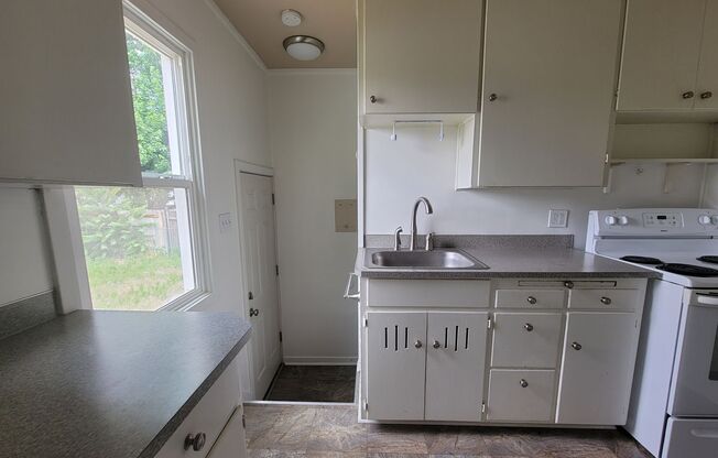 Spacious 2BR Duplex in Central Richland – Basement + Fenced Yard