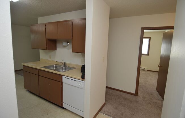 2 beds, 1 bath, 740 sqft, $705, Unit 2819