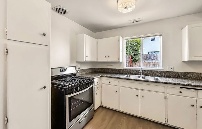 Stunning 3BD/1.5BA House in Clairemont Mesa W/ Central A/C, Covered Patio, & Large Backyard!