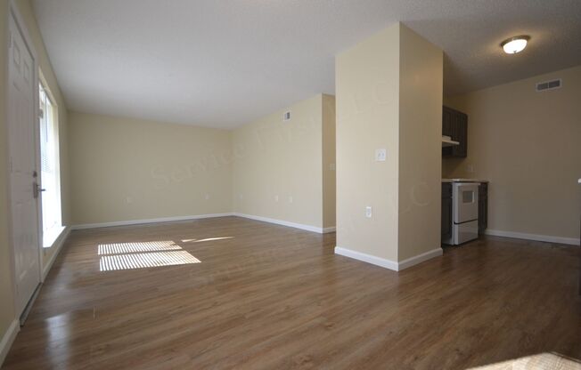 3 beds, 1 bath, 850 sqft, $795, Unit 09