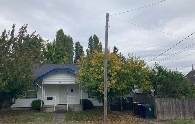 3 beds, 1 bath, $2,200