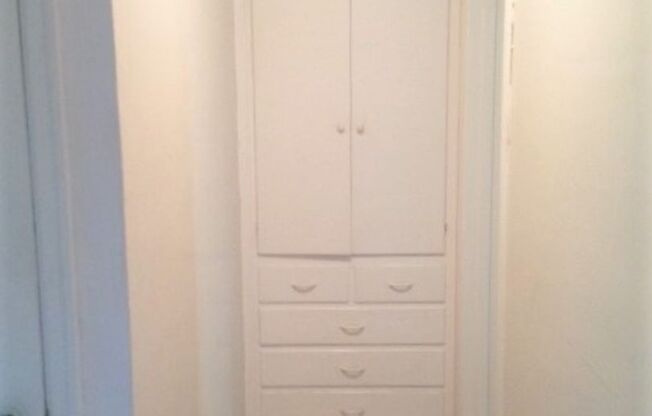 1 bed, 1 bath, 624 sqft, $1,395, Unit A11