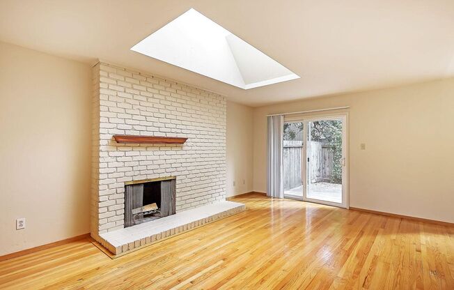 Lovely 2BR 1BA Duplex in Desirable Area in Redwood City