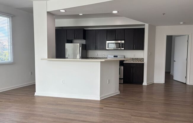 3 beds, 3 baths, 1,956 sqft, $5,030, Unit 475