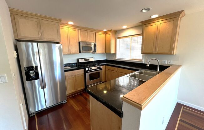3 BED SEATTLE TOWNHOME FOR RENT W HIGH END FINISHES & EASY COMMUTE