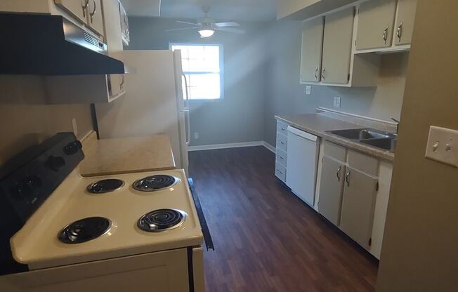 2 beds, 1 bath, 960 sqft, $959, Unit 4