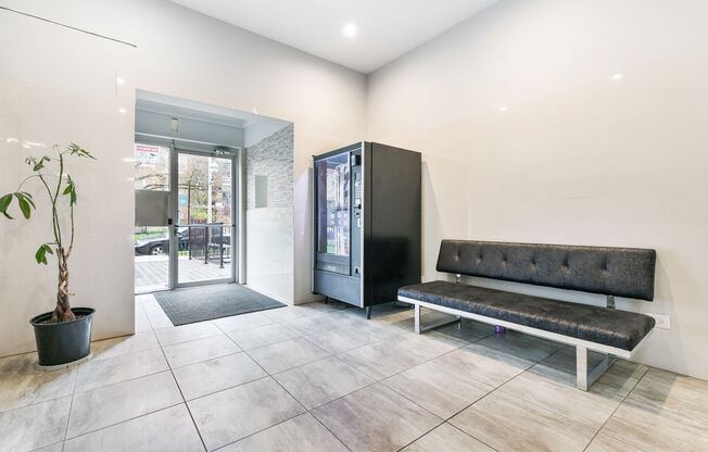 Studio, 1 bath, 278 sqft, $1,395, Unit 401