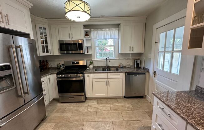 2 bedroom 1 bath remodeled cottage home in Downtown Pensacola - RENT FURNISHED OR UNFURNISHED!