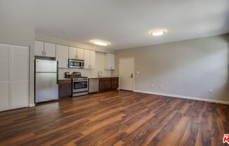 1 bed, 1 bath, 601 sqft, $3,431, Unit B