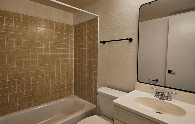 Studio, 1 bath, 320 sqft, $995, Unit 1