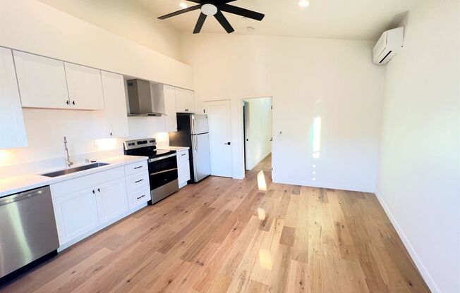 1 bed, 1 bath, 450 sqft, $2,195, Unit 24