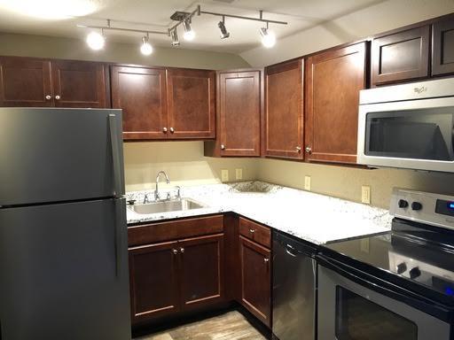 1 bed, 1 bath, 605 sqft, $830